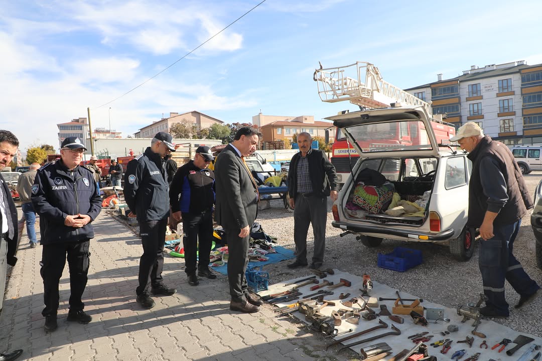 Develi Belediye Başkanı Adem Şengül, Salı Pazarı Esnafı ve Vatandaşlarla Bir Araya Geldi