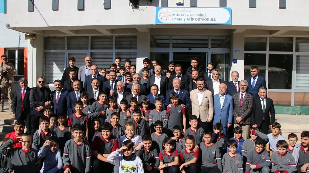 Kayseri'de Protokol Mustafa Germirli İmam Hatip Hafızlık Ortaokulu'nu Ziyaret Etti